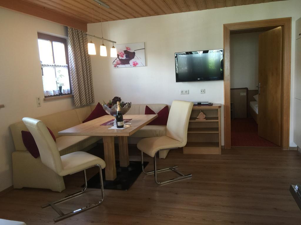 Haus Christina Lägenhet Fiss Exteriör bild